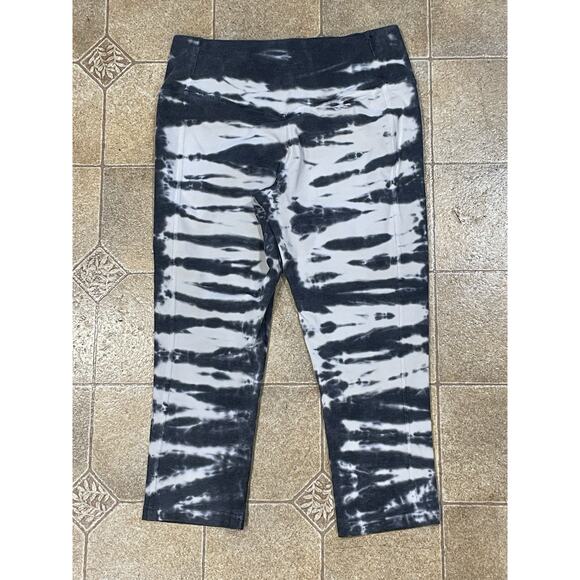 Nike Dri Fit Cropped Leggings Zebra Stripe Gray/White Sz Small Activewear Gym - Picture 2 of 8